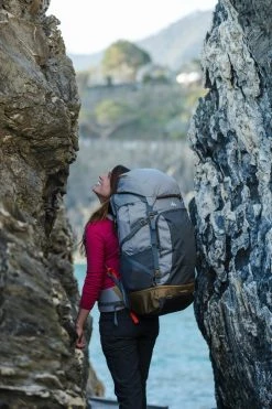 Forclaz Travel 500, 70 L Hiking Backpack, Women's