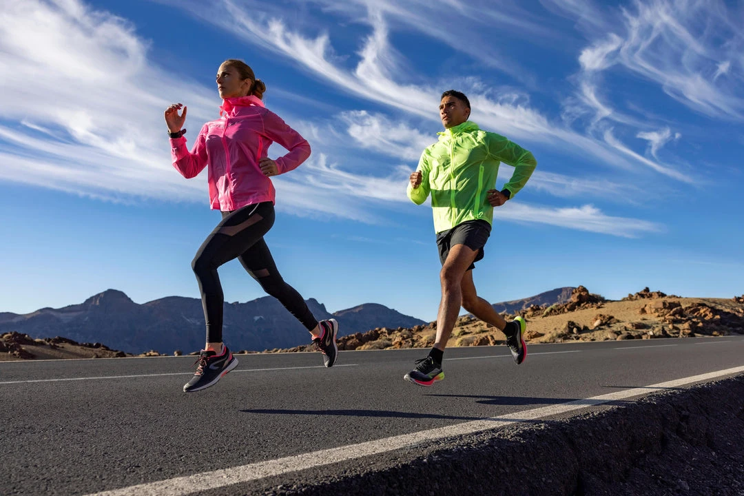 Kiprun Light Showerproof Running Jacket - Windproof Windbreaker for Runners 24 Kiprun Light Showerproof Running Jacket Windbreakers