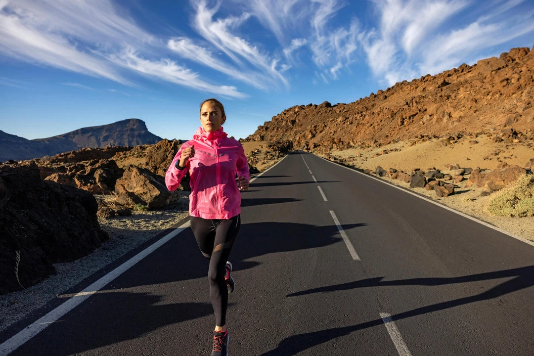 Kiprun Light Showerproof Running Jacket - Windproof Windbreaker for Runners 21 Kiprun Light Showerproof Running Jacket Windbreakers