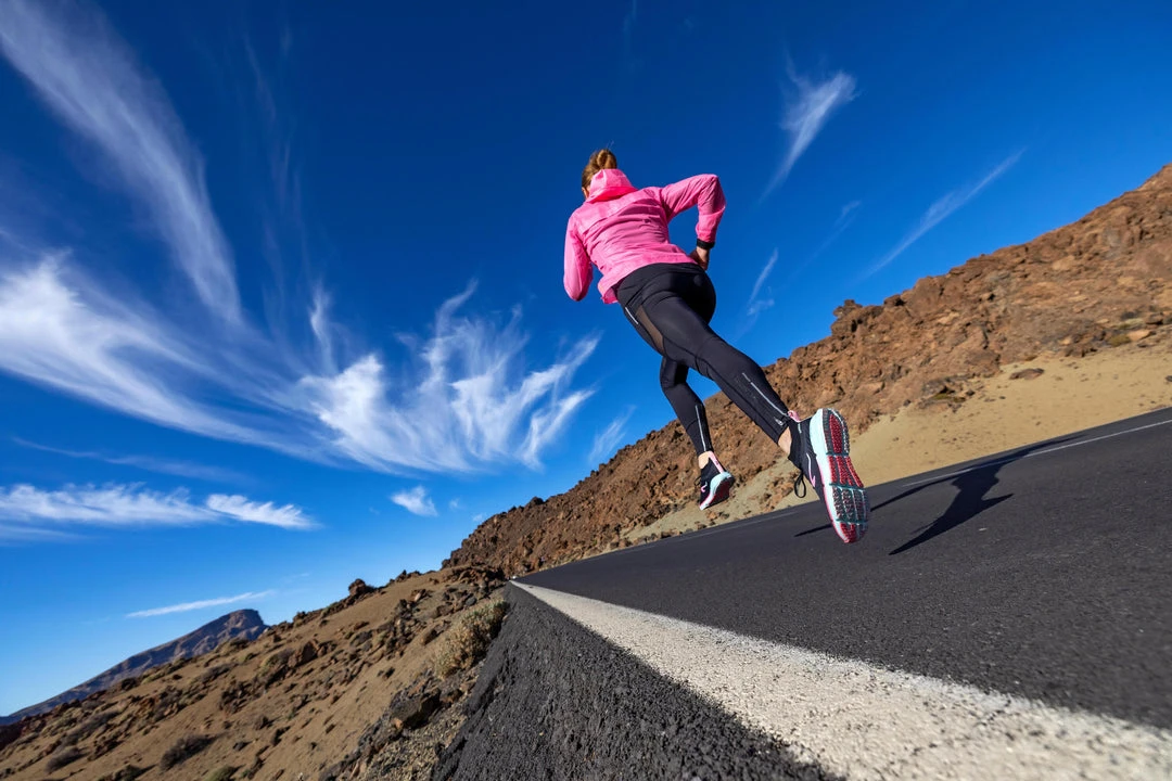 Kiprun Light Showerproof Running Jacket - Windproof Windbreaker for Runners 22 Kiprun Light Showerproof Running Jacket Windbreakers