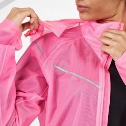 Kiprun Light Showerproof Running Jacket - Windproof Windbreaker for Runners 47 Kiprun Light Showerproof Running Jacket Windbreakers