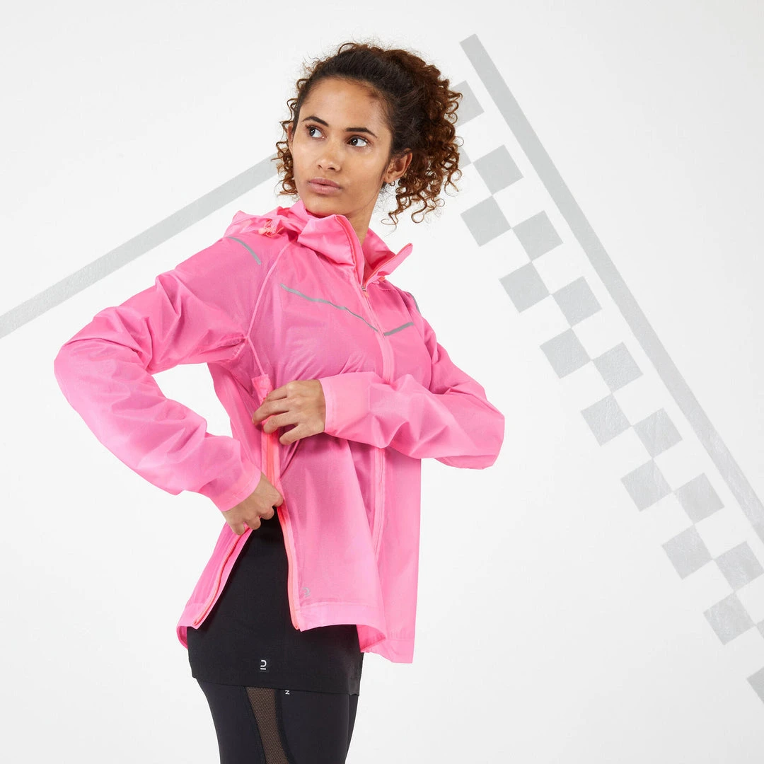 Kiprun Light Showerproof Running Jacket - Windproof Windbreaker for Runners 8 Kiprun Light Showerproof Running Jacket Windbreakers